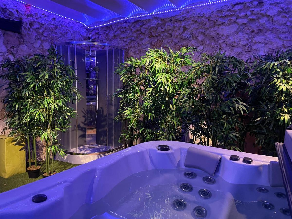 Le St Vincent Hotel Roquefort  Buitenkant foto