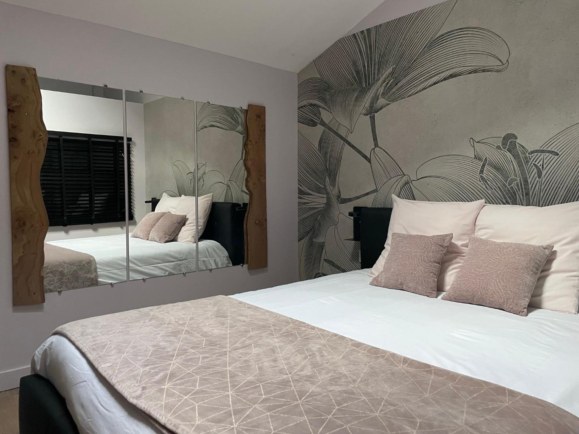 Le St Vincent Hotel Roquefort  Buitenkant foto